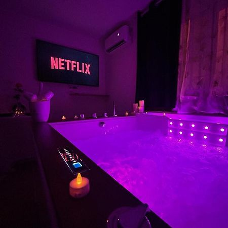 Love Room A Cannes - Appartement 25M2 Pour 2 Personnes Avec Un Jacuzzi Prive Dış mekan fotoğraf