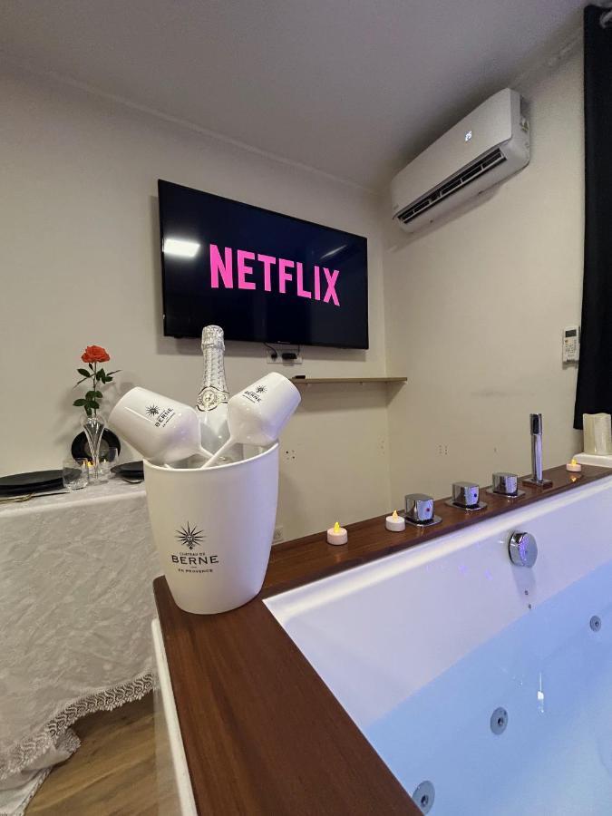 Love Room A Cannes - Appartement 25M2 Pour 2 Personnes Avec Un Jacuzzi Prive Dış mekan fotoğraf