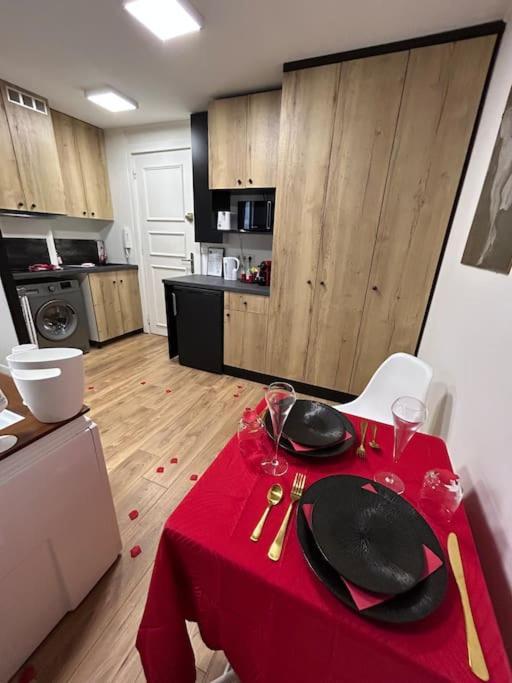 Love Room A Cannes - Appartement 25M2 Pour 2 Personnes Avec Un Jacuzzi Prive Dış mekan fotoğraf